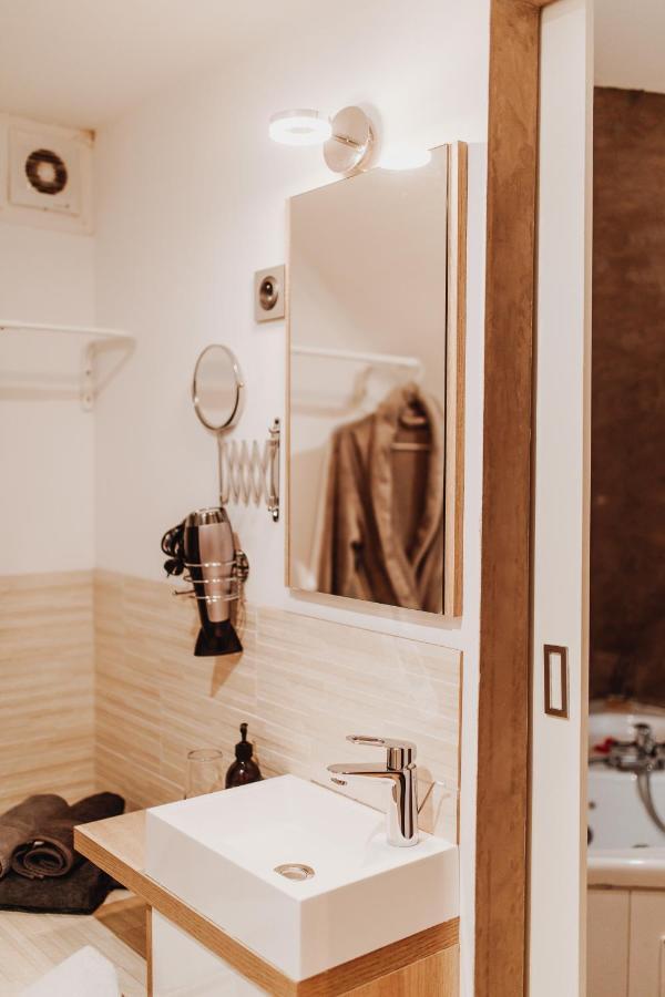 Chalet Tropical Avec Bain A Bulles - In The Woods Gesves エクステリア 写真