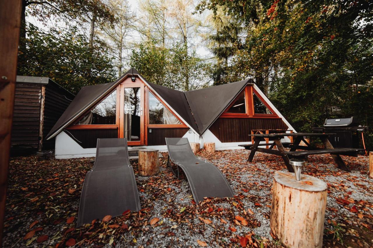 Chalet Tropical Avec Bain A Bulles - In The Woods Gesves エクステリア 写真