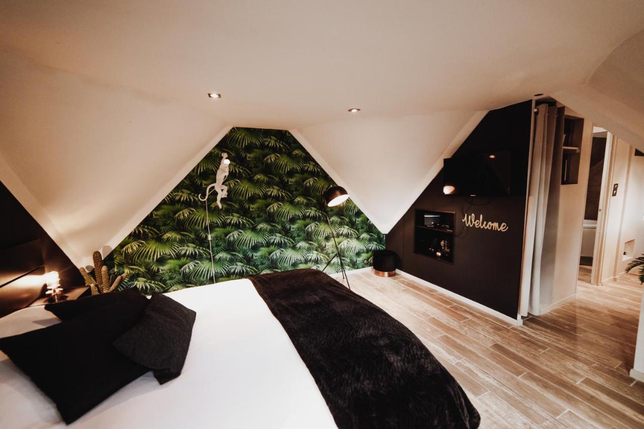 Chalet Tropical Avec Bain A Bulles - In The Woods Gesves エクステリア 写真