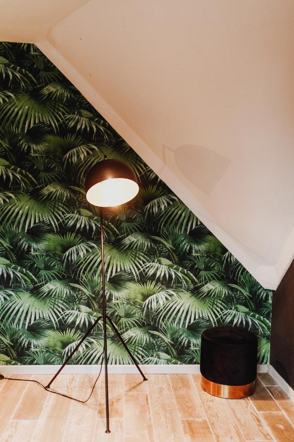 Chalet Tropical Avec Bain A Bulles - In The Woods Gesves エクステリア 写真