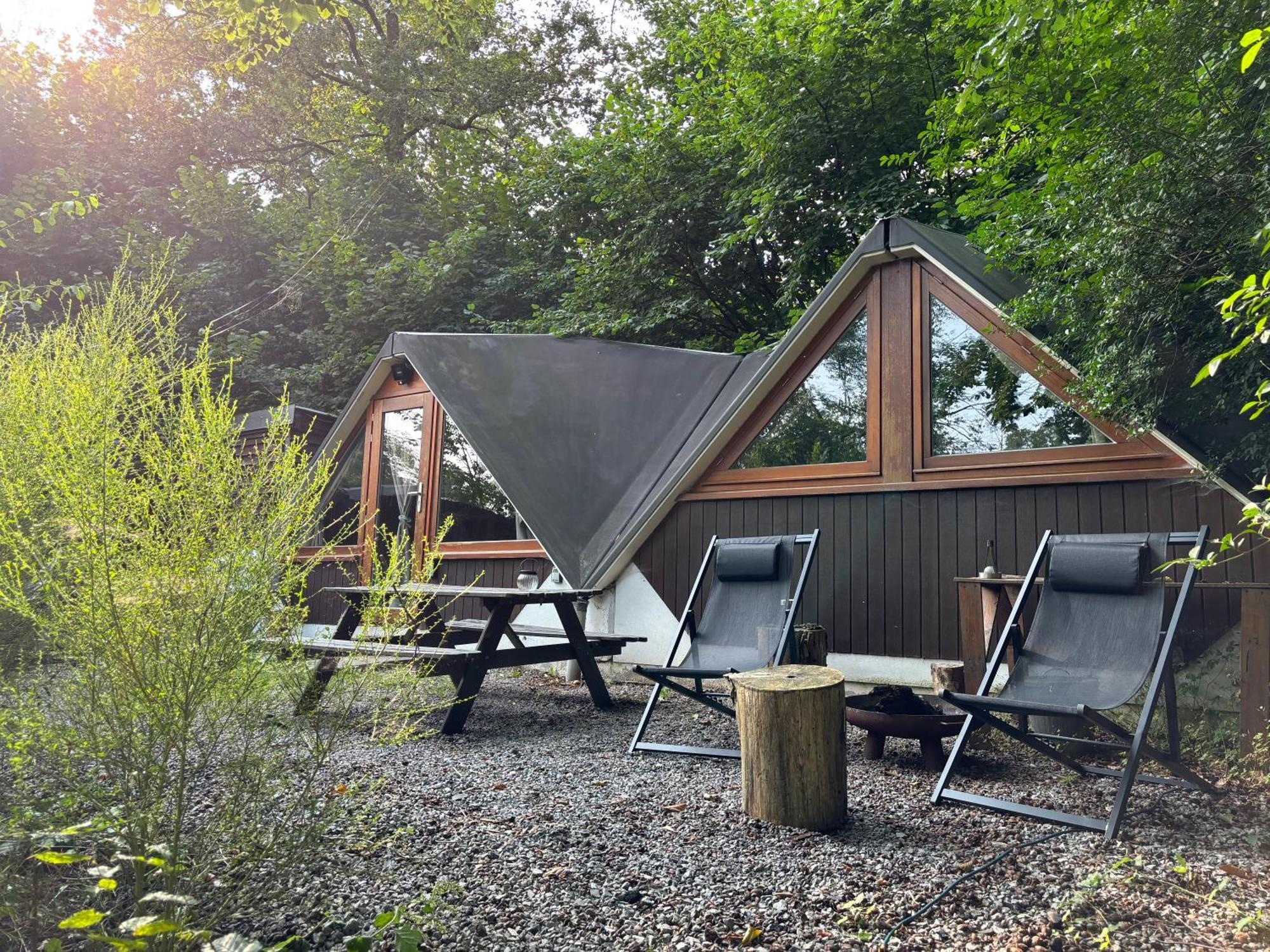 Chalet Tropical Avec Bain A Bulles - In The Woods Gesves エクステリア 写真